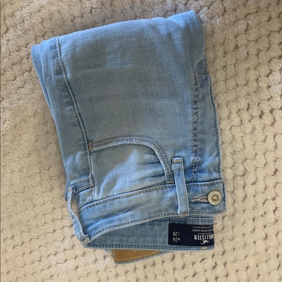 Size 1R skinny light washed Holister jeans - Picture 1 of 2